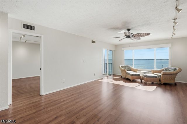 4015 SE 20th PL 301, Cape Coral, FL 33904