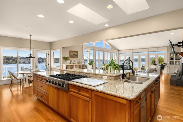 7922 E Mercer Way, Mercer Island, WA 98040