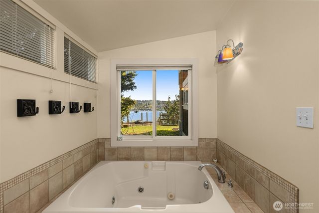 7922 E Mercer Way, Mercer Island, WA 98040