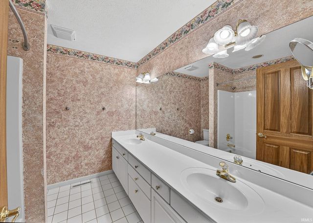 15209 Valentia Drive, Granger, IN 46530