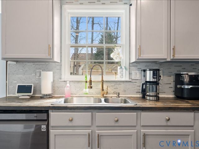 7907 Waterman Ln, Chesterfield, VA 23832