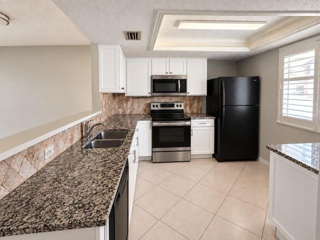 2900 GROVEWOOD BOULEVARD E C, Palm Harbor, FL 34683