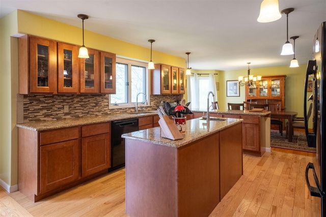 2551 Riveredge Drive, Grand Rapids, MI 49546