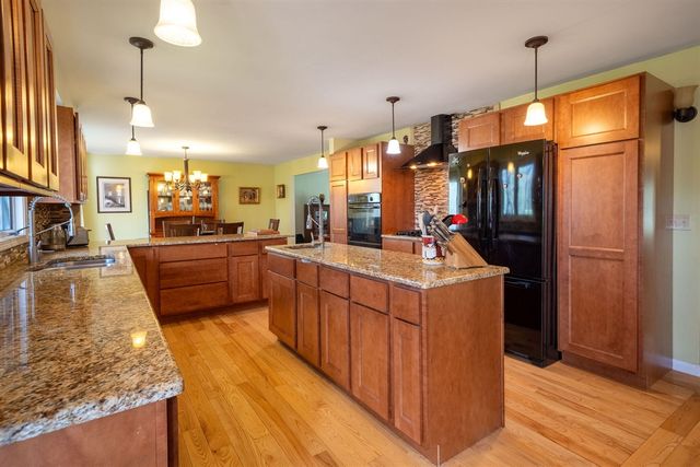 2551 Riveredge Drive, Grand Rapids, MI 49546