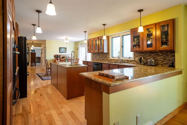 2551 Riveredge Drive, Grand Rapids, MI 49546