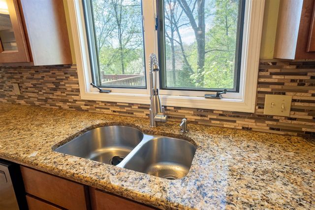 2551 Riveredge Drive, Grand Rapids, MI 49546