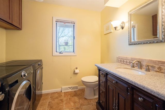 2551 Riveredge Drive, Grand Rapids, MI 49546