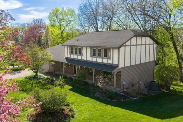 2551 Riveredge Drive, Grand Rapids, MI 49546