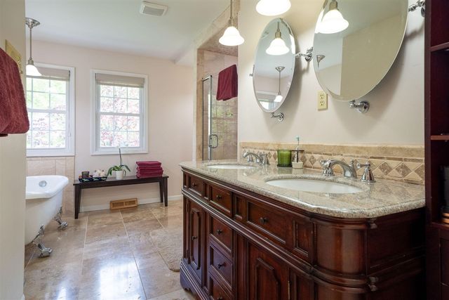 2551 Riveredge Drive, Grand Rapids, MI 49546