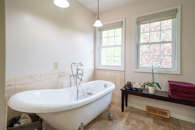 2551 Riveredge Drive, Grand Rapids, MI 49546