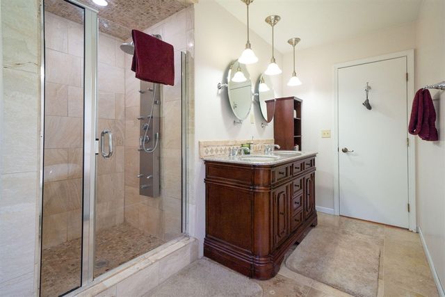 2551 Riveredge Drive, Grand Rapids, MI 49546