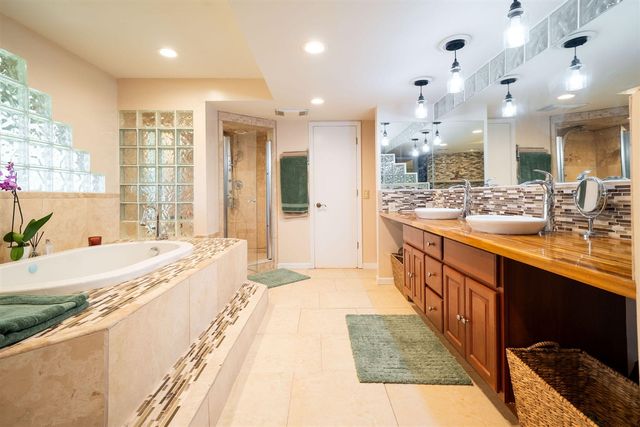 2551 Riveredge Drive, Grand Rapids, MI 49546
