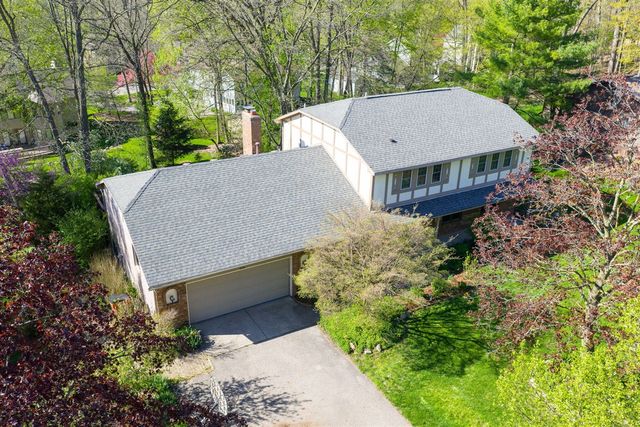 2551 Riveredge Drive, Grand Rapids, MI 49546