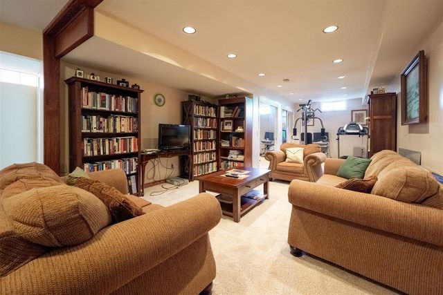 2551 Riveredge Drive, Grand Rapids, MI 49546