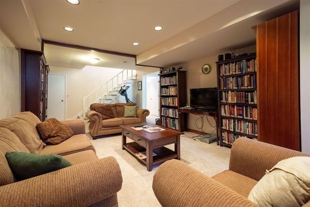 2551 Riveredge Drive, Grand Rapids, MI 49546