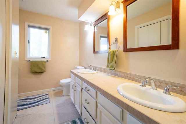 2551 Riveredge Drive, Grand Rapids, MI 49546
