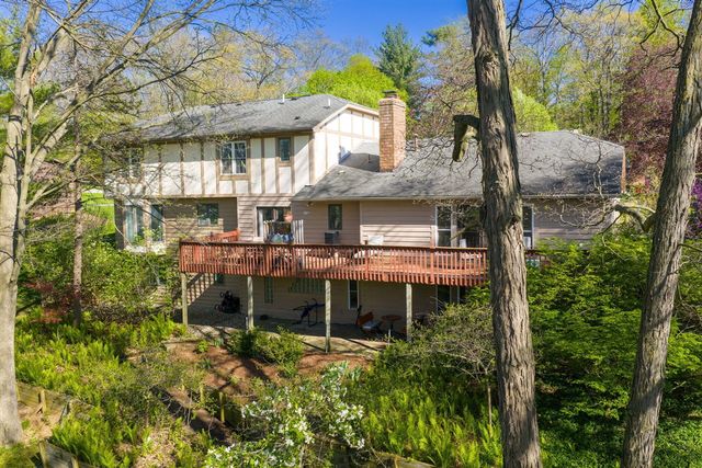 2551 Riveredge Drive, Grand Rapids, MI 49546