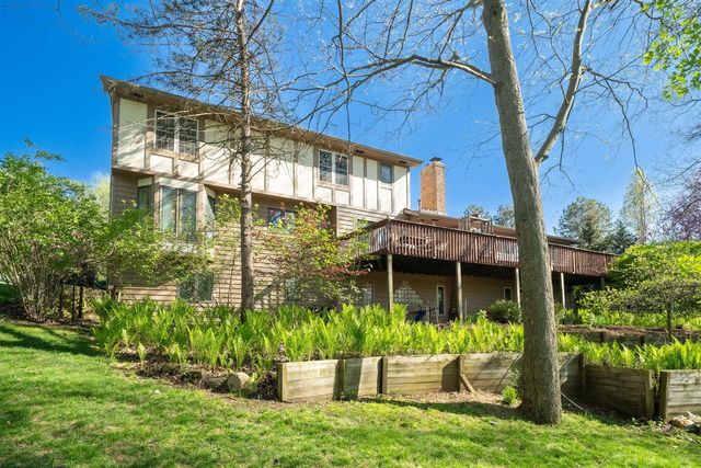 2551 Riveredge Drive, Grand Rapids, MI 49546