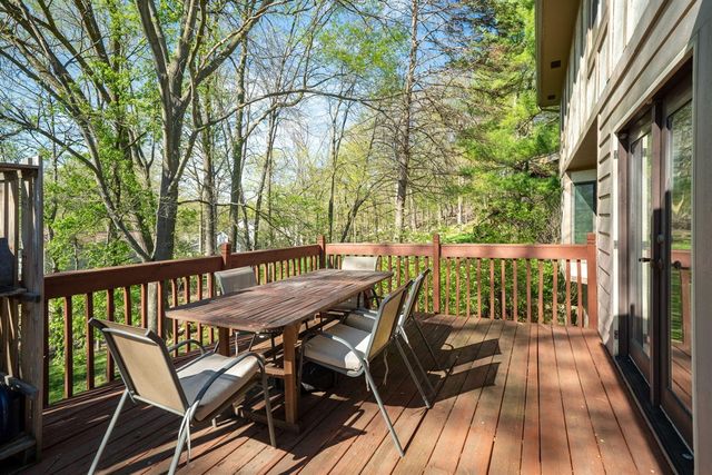 2551 Riveredge Drive, Grand Rapids, MI 49546