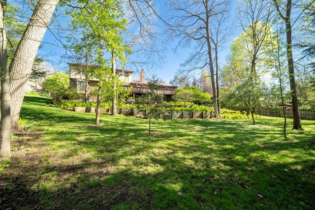 2551 Riveredge Drive, Grand Rapids, MI 49546