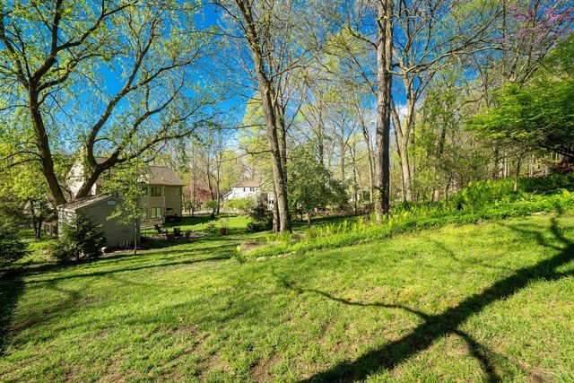 2551 Riveredge Drive, Grand Rapids, MI 49546