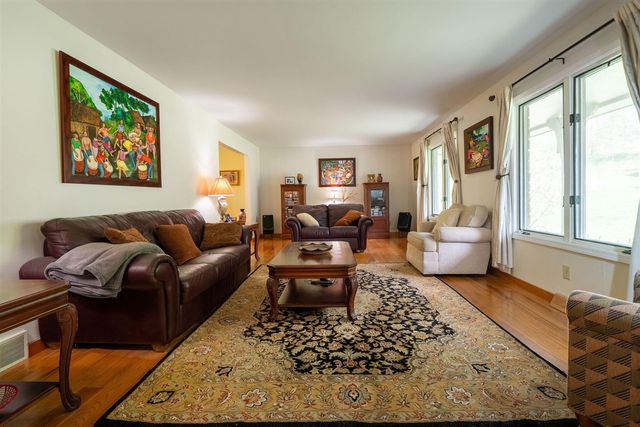 2551 Riveredge Drive, Grand Rapids, MI 49546