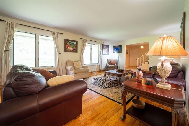 2551 Riveredge Drive, Grand Rapids, MI 49546