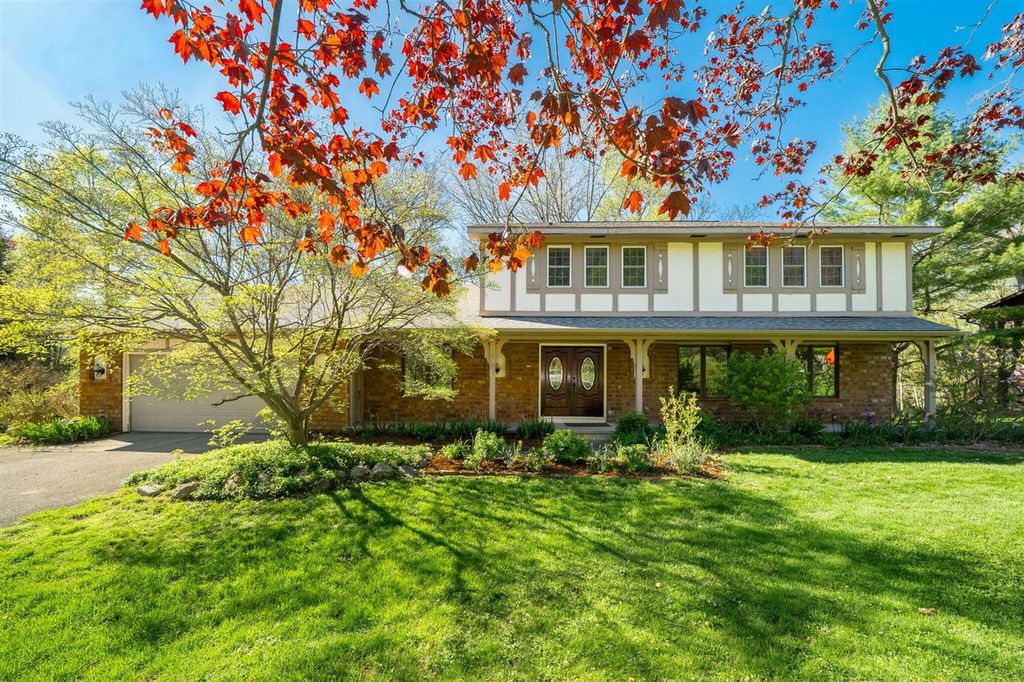 2551 Riveredge Drive, Grand Rapids, MI 49546