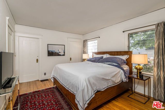 106 N Ridgewood Place, Los Angeles, CA 90004