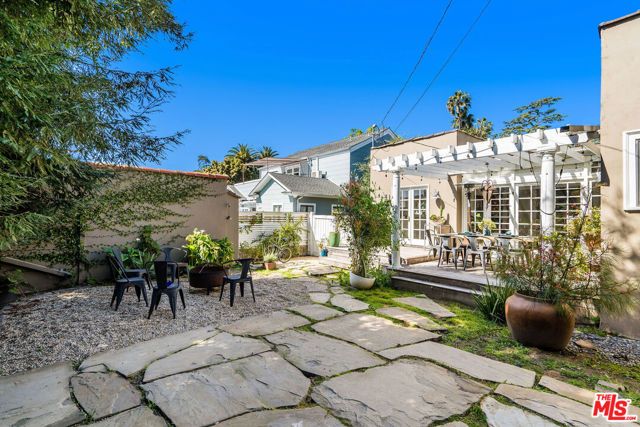 106 N Ridgewood Place, Los Angeles, CA 90004