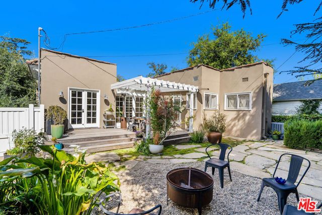 106 N Ridgewood Place, Los Angeles, CA 90004