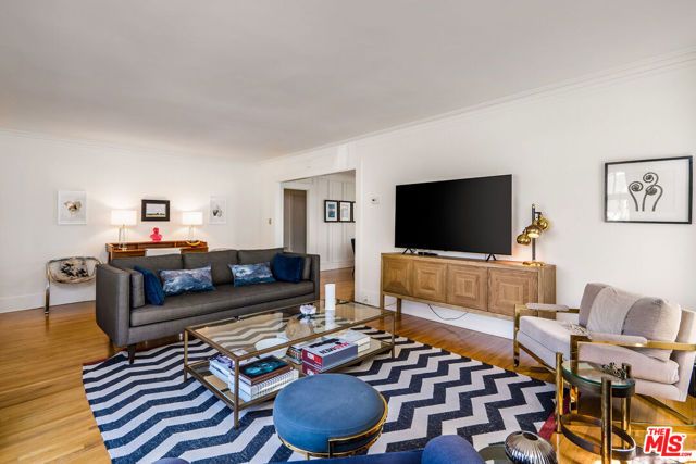 106 N Ridgewood Place, Los Angeles, CA 90004