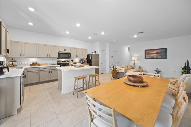 369 NW 8th Court, Pompano Beach, FL 33060