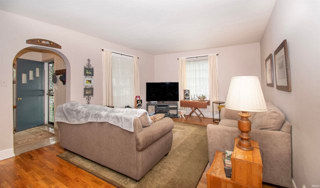 1109 S Van Buren Street, Auburn, IN 46706