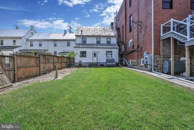 15 W MARKET ST, Jonestown, PA 17038
