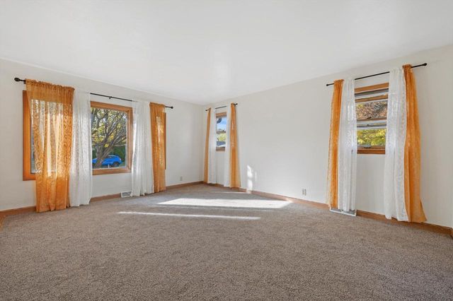 5224 W Luebbe LANE, Milwaukee, WI 53223