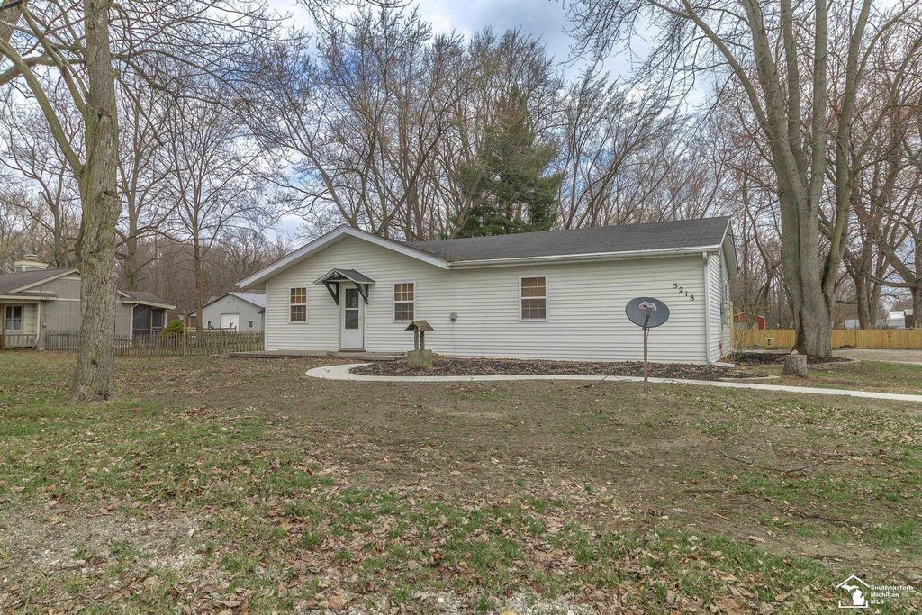 5218 Consear Road, Ottawa Lake, MI 49267