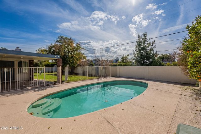 5715 E CALLE DEL PAISANO --, Phoenix, AZ 85018