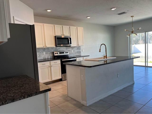 1703 JOHNSON POINTE DRIVE, Plant City, FL 33566