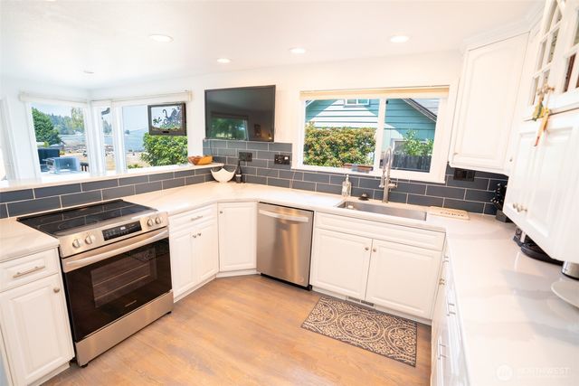 20 N Tillicum Beach Lane N, Shelton, WA 98584
