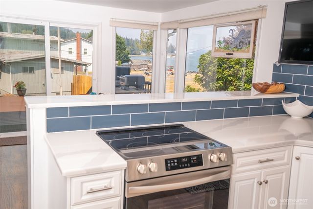 20 N Tillicum Beach Lane N, Shelton, WA 98584