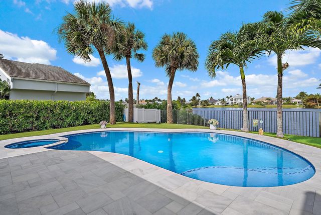 129 Olympus Way, Jupiter, FL 33477