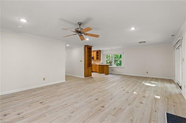 800 Carriage crossing Lane E, Greensboro, NC 27410