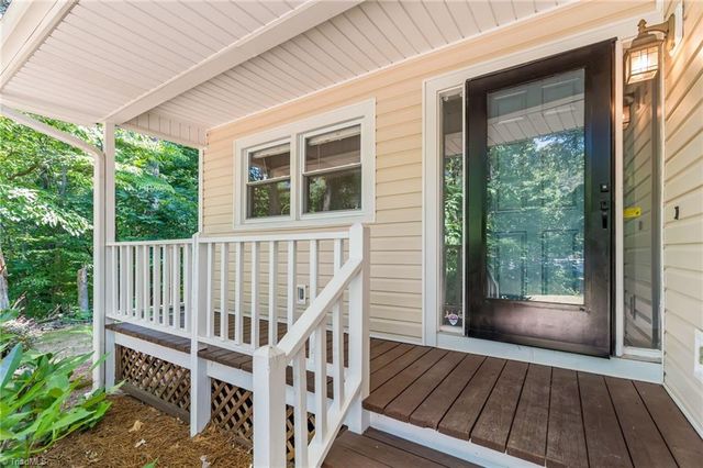 800 Carriage crossing Lane E, Greensboro, NC 27410