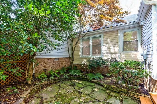 800 Carriage crossing Lane E, Greensboro, NC 27410