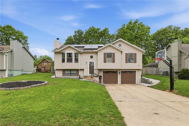 312 SE Onyx Drive, Lee's Summit, MO 64063