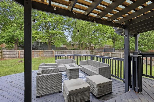 312 SE Onyx Drive, Lee's Summit, MO 64063