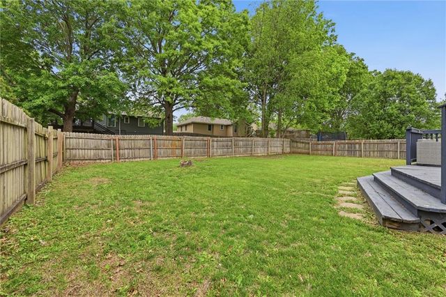 312 SE Onyx Drive, Lee's Summit, MO 64063