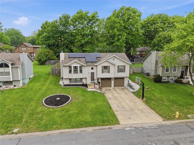 312 SE Onyx Drive, Lee's Summit, MO 64063
