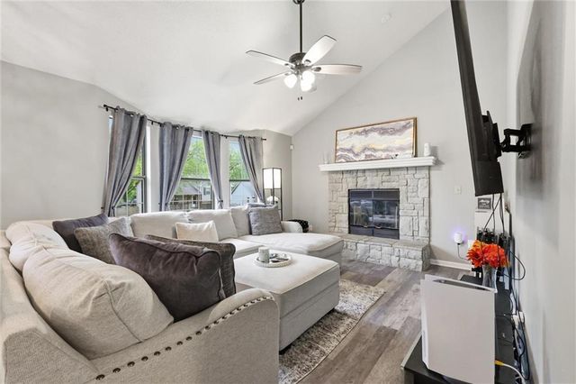 312 SE Onyx Drive, Lee's Summit, MO 64063